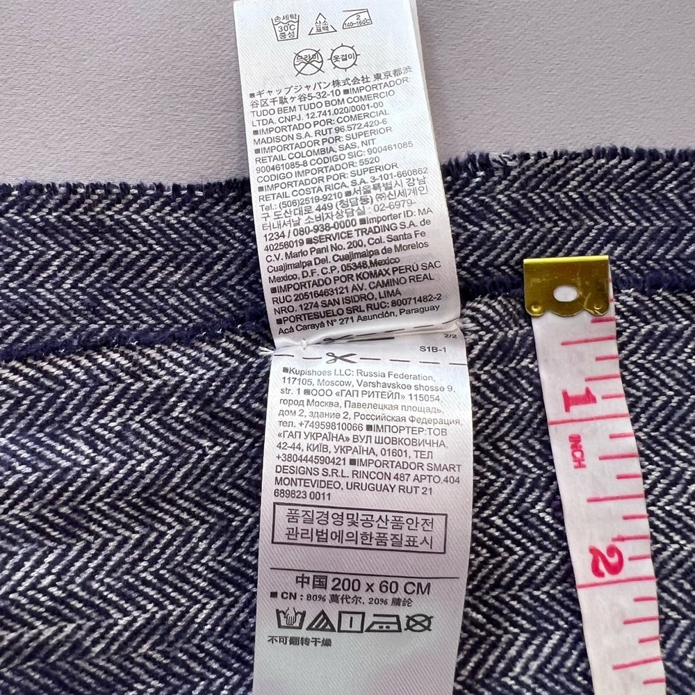 GAP Fringed Scarf - Blue Pink Red - NWOT! - Picture 9 of 9